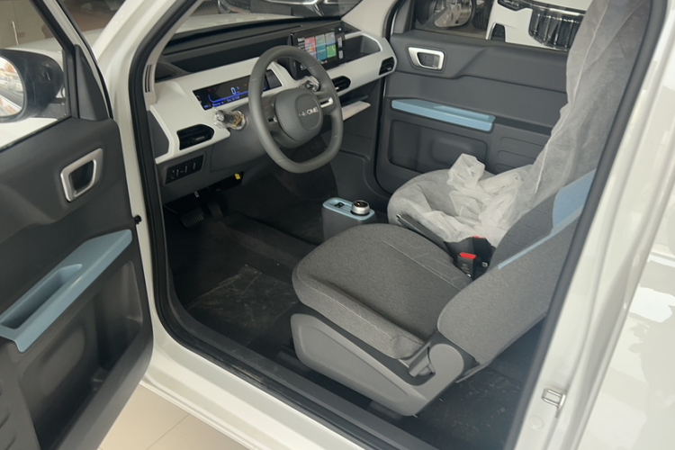 吉利银河 2024款 熊猫mini 200km 耐力熊中控内饰7002