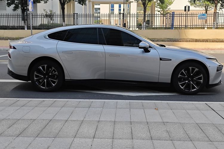 小鹏P7 2022款 670N+车身外观6007