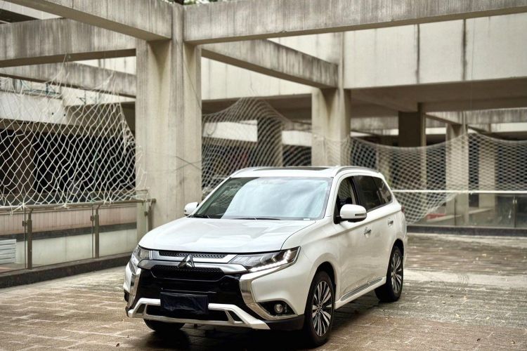 三菱 欧蓝德 2021款 2.4L 四驱致享版 7座车身外观6002