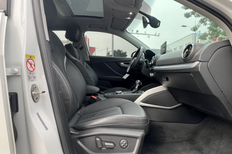 奥迪Q2L 2018款 35 TFSI 豪华致雅型 国V中控内饰7008