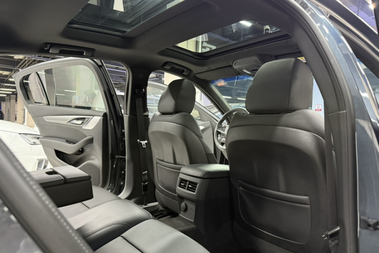 凯迪拉克CT5 2022款 28T 豪华型局部细节22