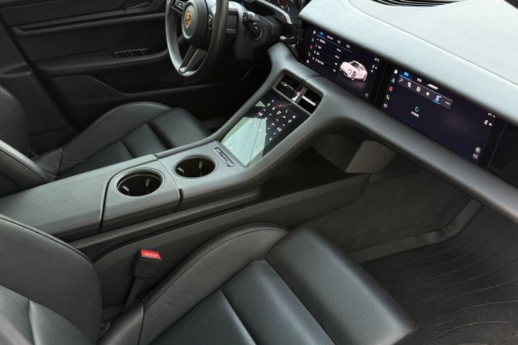 保时捷 2020款 Taycan中控内饰7008