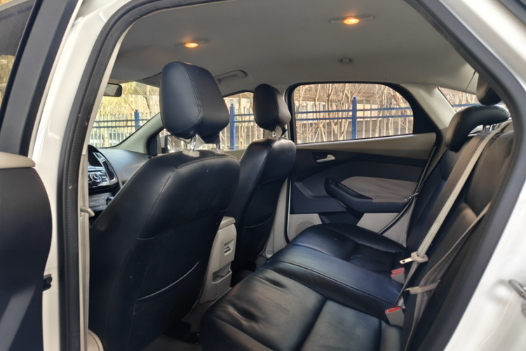 福特 福克斯 2015款 三厢 1.6L 自动舒适型局部细节22