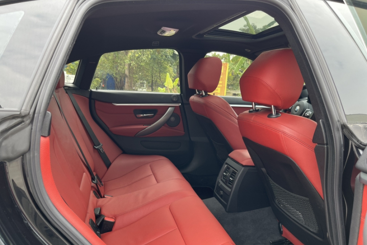 宝马4系 2019款 425i Gran Coupe M运动曜夜版中控内饰7006