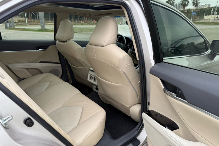 丰田 凯美瑞 2019款 2.5G 豪华版 国VI中控内饰7010