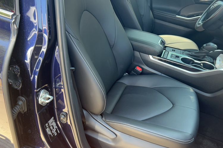 丰田 汉兰达 2022款 双擎 2.5L 两驱精英版 5座局部细节41