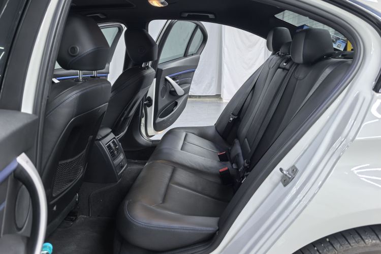 宝马3系 2019款 320i M运动套装中控内饰7001