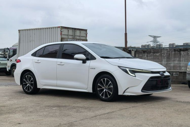 丰田 雷凌 2023款 智能电混双擎 1.8L 豪华版车身外观6005