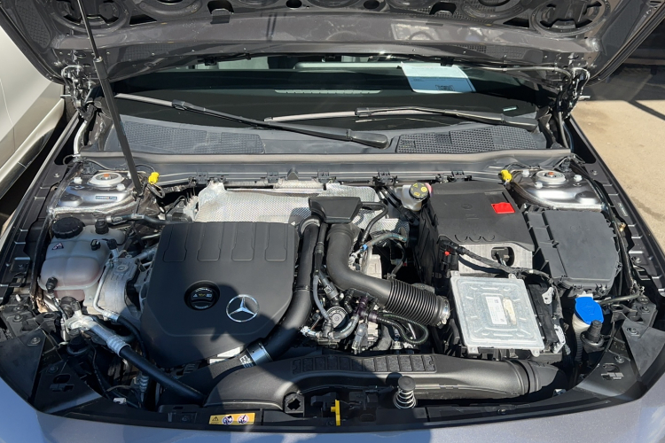 奔驰A级 2021款 A 200 L 运动轿车时尚型局部细节9014