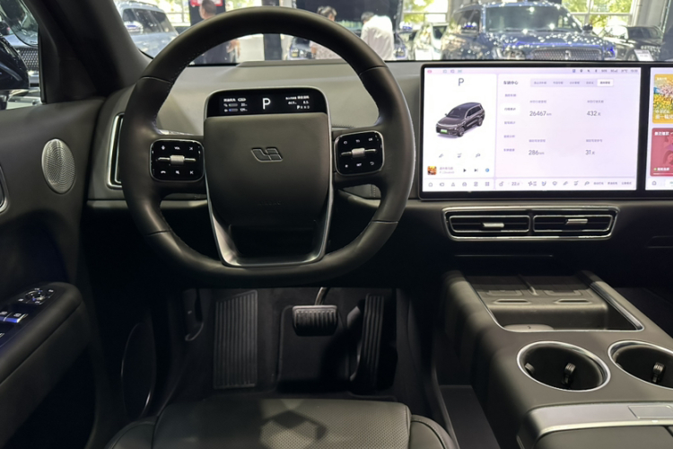 理想汽车 理想L9 2024款 Ultra中控内饰7001