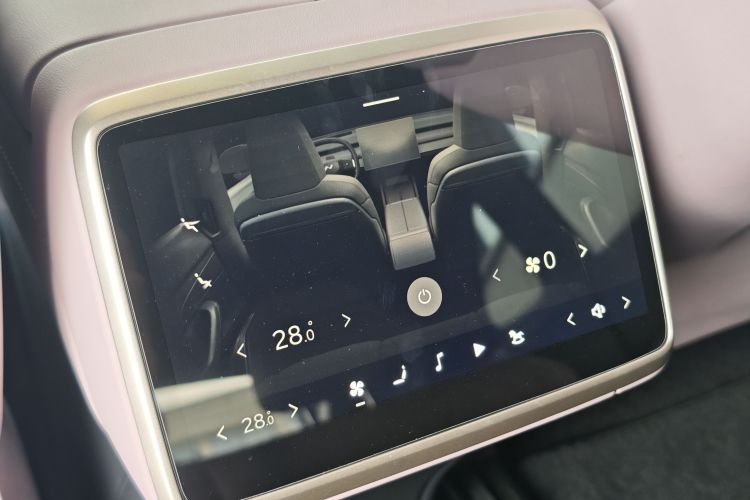 乐道L60 2024款 60kWh 后驱版中控内饰7011