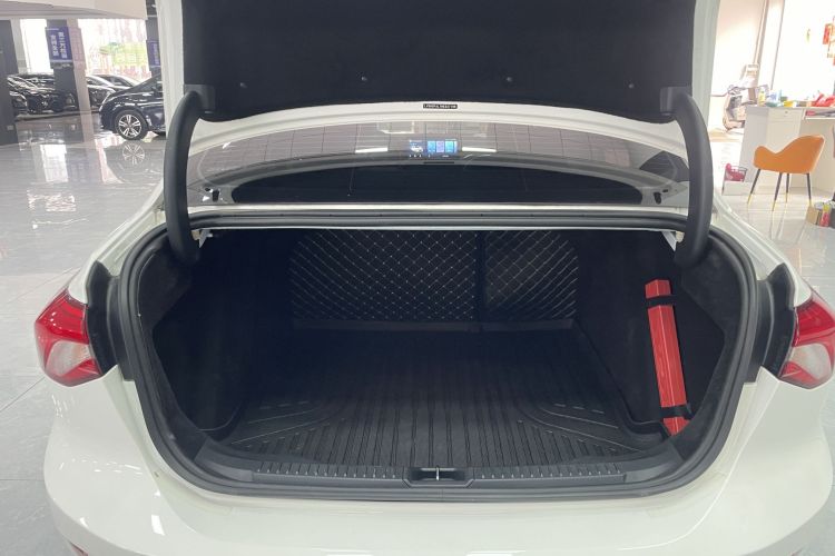 福特 福克斯 2022款 三厢 EcoBoost 180 自动ST Line中控内饰7008