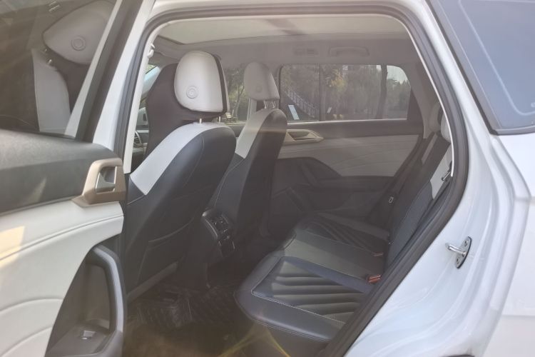 大众 途岳 2023款 300TSI 两驱皎月版中控内饰7006