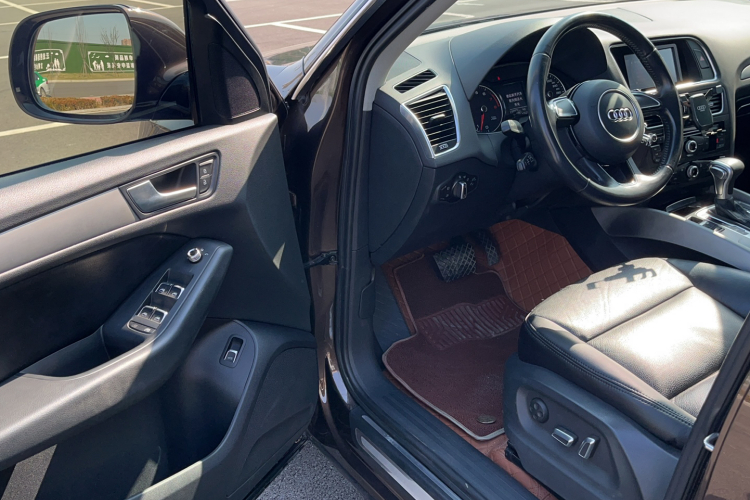 奥迪Q5 2016款 40 TFSI 进取型中控内饰7002