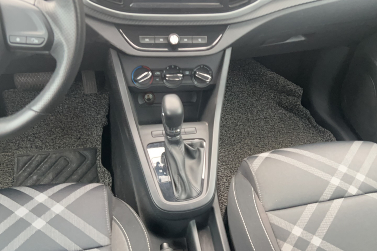 名爵3 2017款 1.5L 自动智联精英版局部细节18