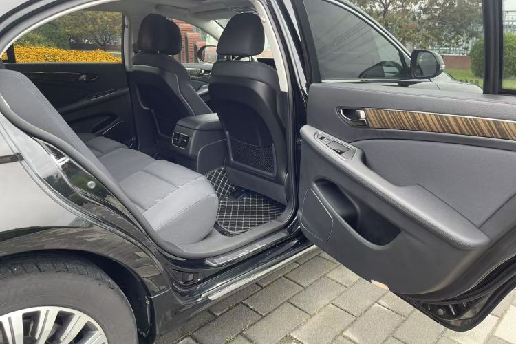 红旗H7 2021款 1.8T 舒适版中控内饰7010