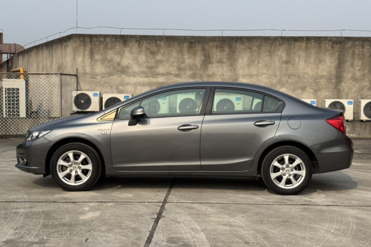 本田 思域 2012款 1.8L 手动舒适版车身外观6004