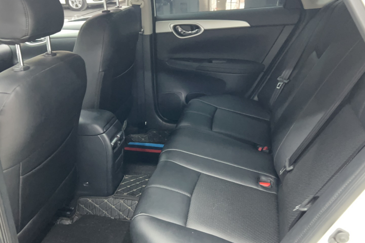 日产 轩逸 2024款 经典 1.6XE CVT舒适版中控内饰7002