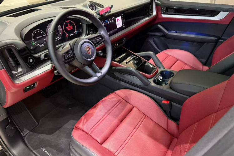 保时捷 2025款 Cayenne 3.0T中控内饰7005