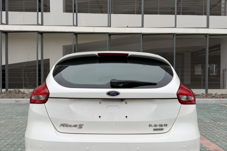 福特 福克斯 2015款 两厢 1.6L 自动舒适型车身外观6005