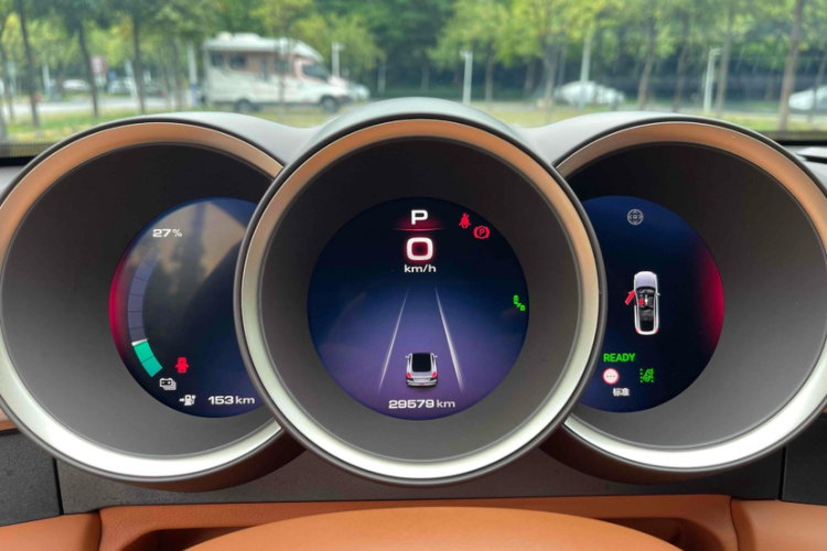 欧拉闪电猫 2022款 555km 尊贵版中控内饰15