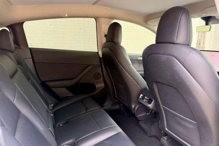 特斯拉 Model Y 2021款 标准续航后驱版中控内饰7007