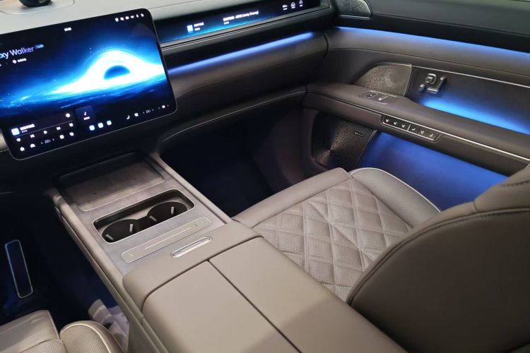 蔚来ES8 2026款 六座行政豪华版中控内饰7006