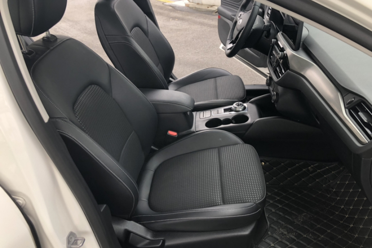 福特 福克斯 2020款 三厢 EcoBoost 180 自动锋潮型局部细节41