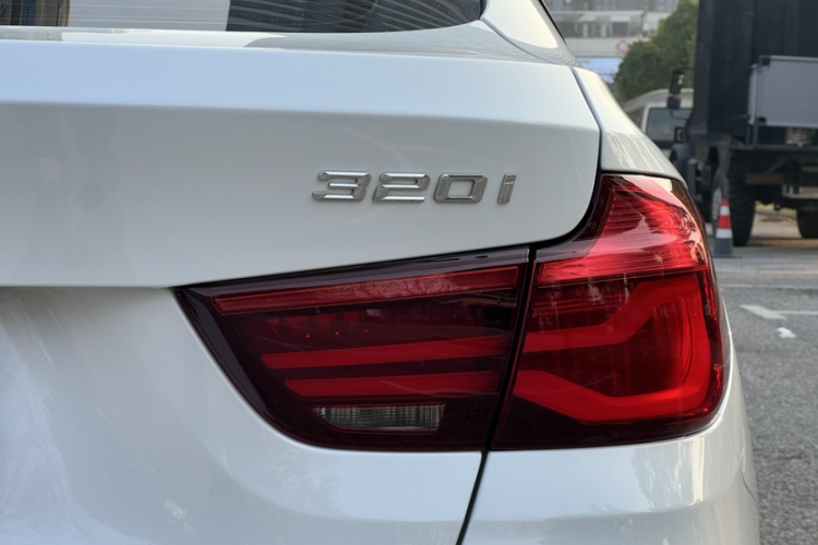 宝马3系GT 2020款 320i M运动套装车身外观6002