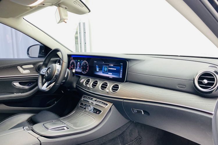 奔驰E级 2019款 E 260 L 运动型中控内饰7008