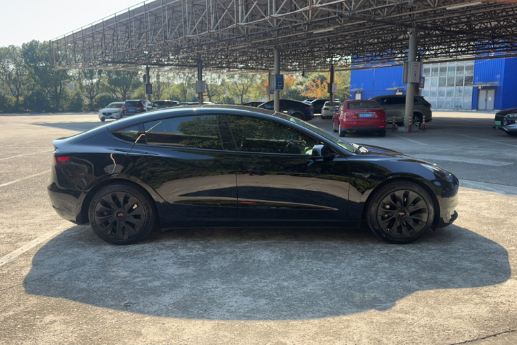 特斯拉 Model 3 2021款 标准续航后驱升级版 3D6车身外观6003