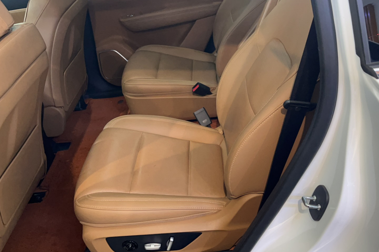 理想汽车 理想ONE 2021款 增程6座版中控内饰7001