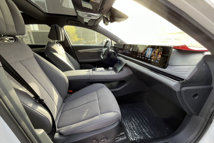 岚图汽车 岚图追光 2024款 PHEV 四驱超长续航旗舰版中控内饰7004