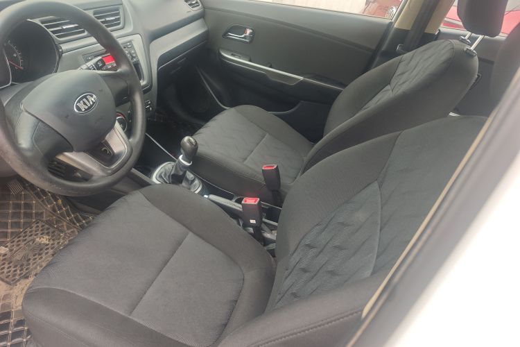 起亚K2 2012款 三厢 1.4L MT GLS纪念版中控内饰7002