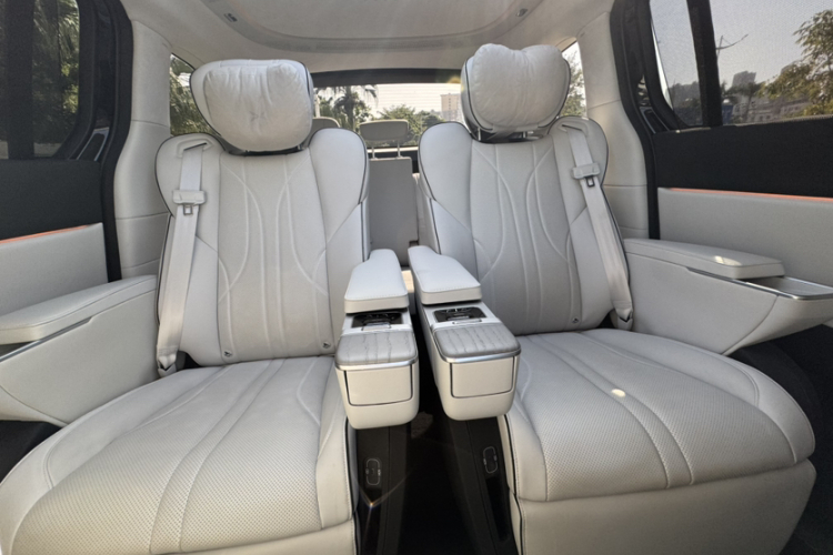 小鹏X9 2024款 702超长续航Max中控内饰7005