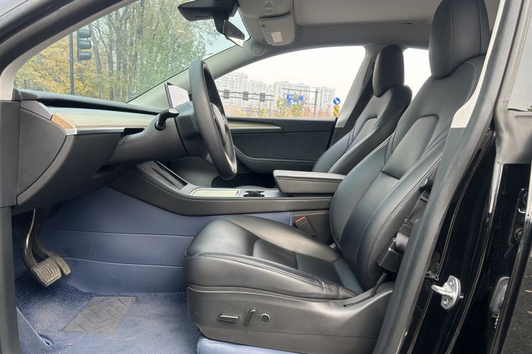 特斯拉 Model Y 2022款 后轮驱动版中控内饰7001