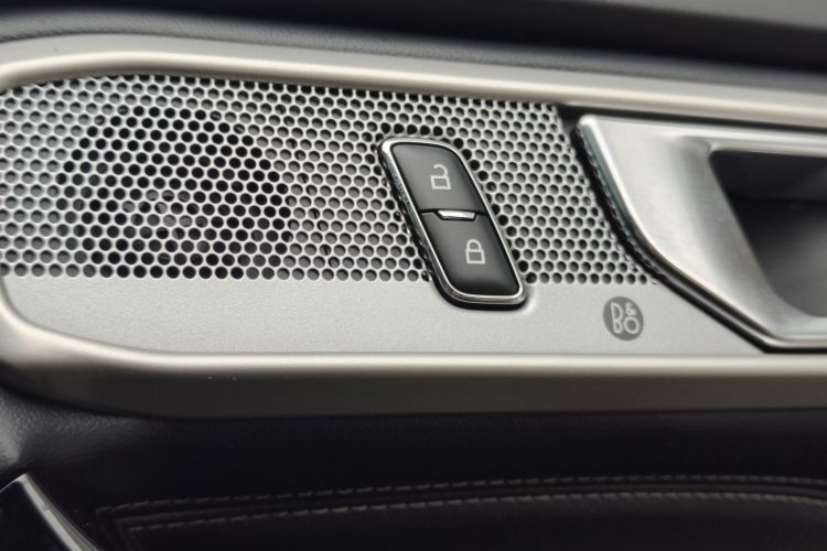 福特 探险者 2020款 EcoBoost 285 四驱钛金版 6座局部细节9002