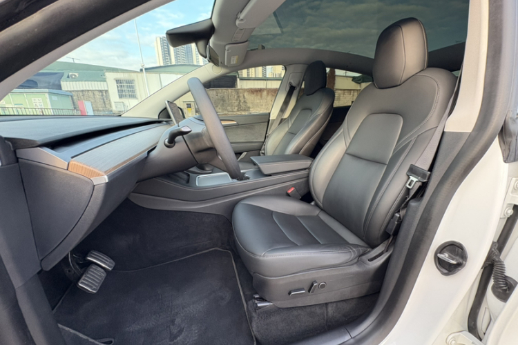 特斯拉 Model Y 2021款 标准续航后驱版局部细节19