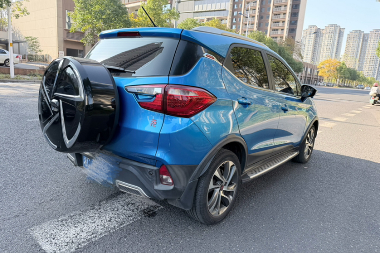 比亚迪 元 2016款 1.5L 手动尊贵型车身外观6005