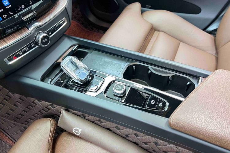 沃尔沃XC60 2022款 B5 四驱智远豪华版中控内饰7006