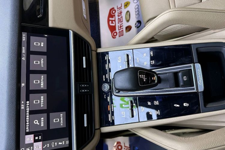 保时捷 2018款 Cayenne 3.0T中控内饰7001