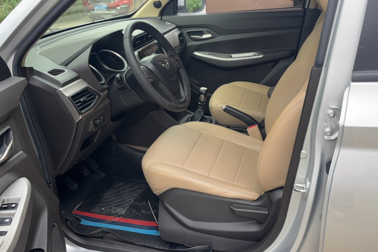 五菱汽车 五菱宏光 2019款 1.5L S舒适型国VI LAR中控内饰7001