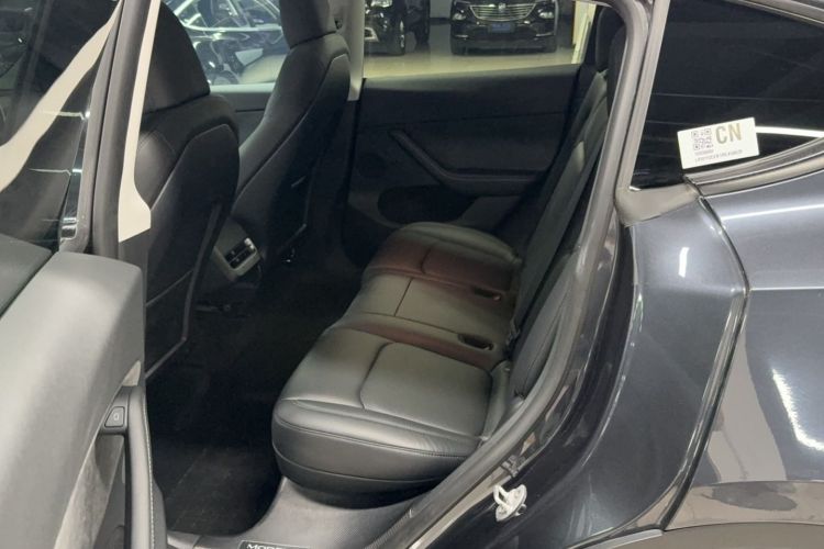 特斯拉 Model Y 2024款 长续航全轮驱动版中控内饰7004
