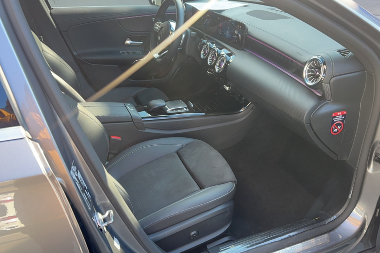 奔驰A级 2021款 A 200 L 运动轿车时尚型局部细节41