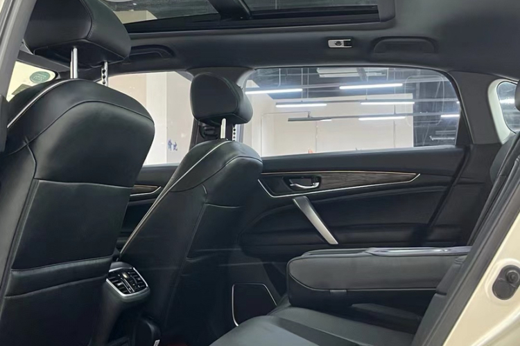 本田UR-V 2017款 240TURBO 两驱豪华版 国V中控内饰7002