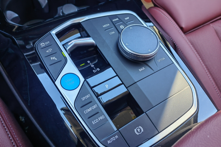 宝马iX3 2023款 创领型中控内饰7001