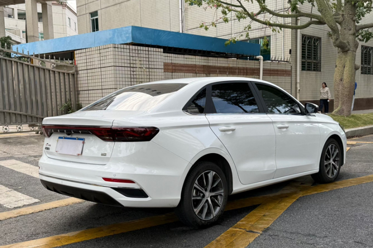 吉利汽车 帝豪 2023款 第4代冠军版 1.5L CVT尊贵型车身外观6003