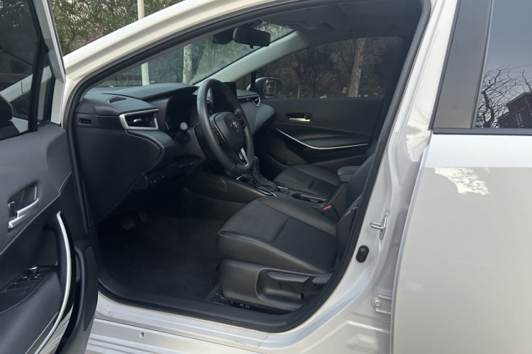 丰田 卡罗拉 2024款 1.8L 智能电混双擎 精英版中控内饰7003