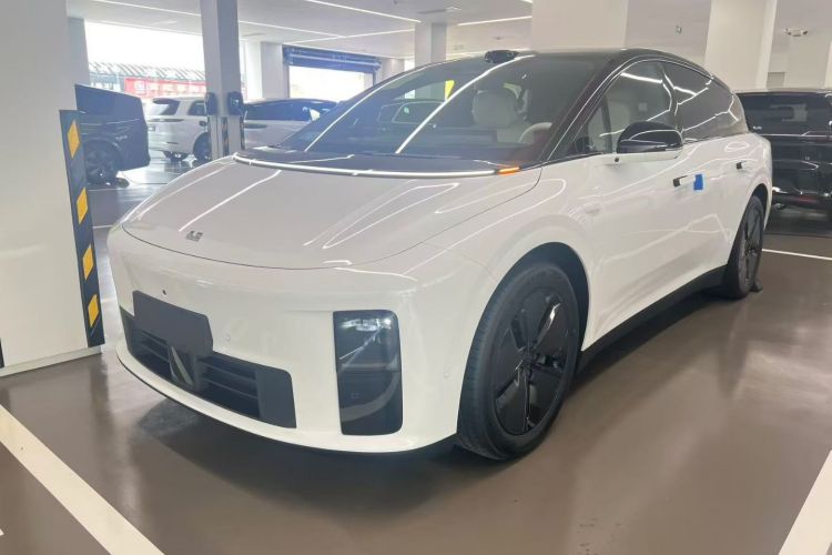 理想汽车 理想i6 2025款 两驱标准型车身外观1