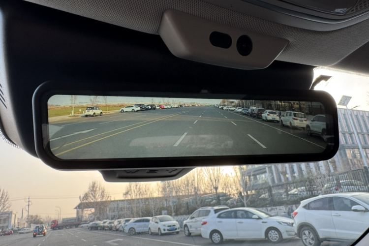 魏牌 拿铁DHT 2022款 1.5T DHT超大杯中控内饰7010